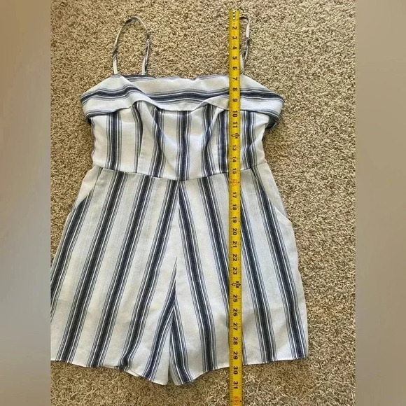 Altar’d State Blue and white striped shorts jumpsuit romper medium - Picture 10 of 10